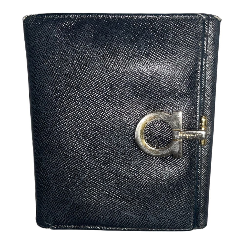 Salvatore Ferragamo Wallet ✨
